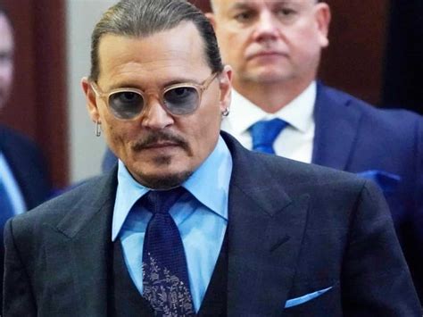 johnny depp signs Dior deal